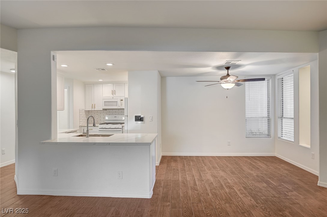 2050 West Warm Springs Road 4512 Property Photo 4