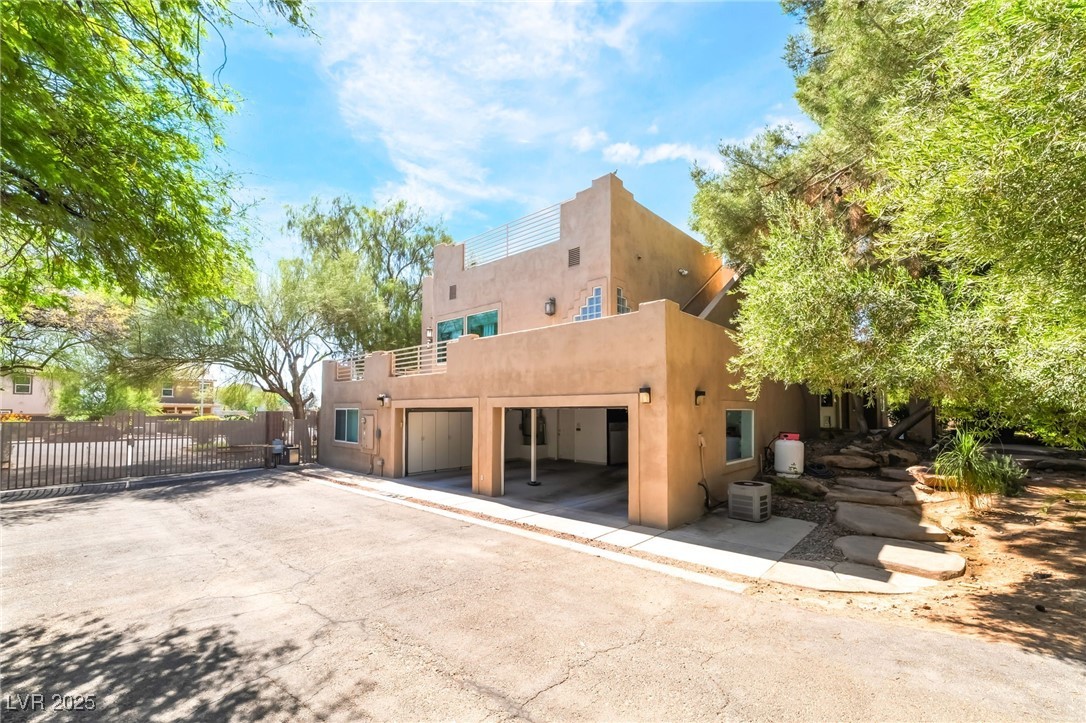 10445 Schirlls Street Property Photo 3