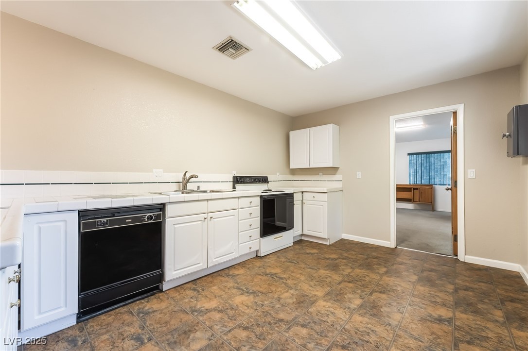 10445 Schirlls Street Property Photo 46