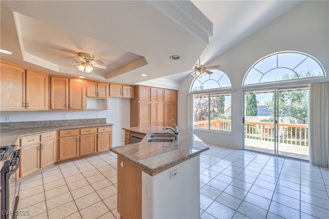 2728 Aspen Wood Avenue Property Photo 10