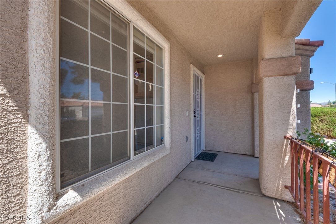 1048 Menands Avenue Property Photo 4