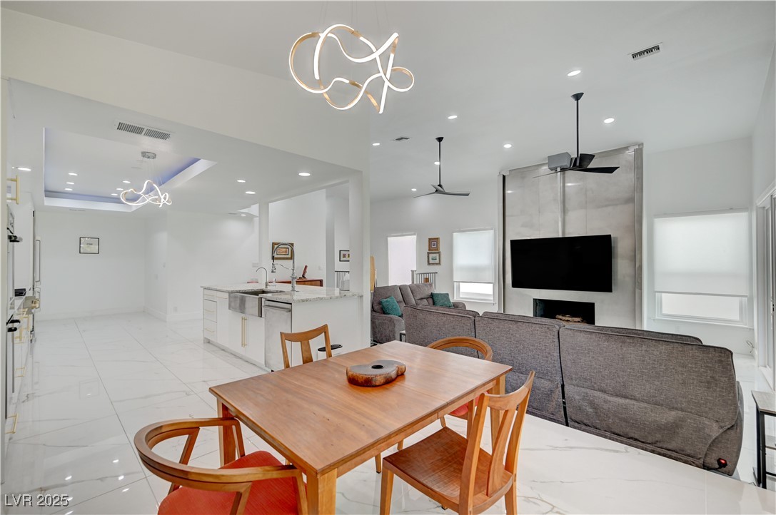2851 Queens Courtyard Drive Property Photo 14