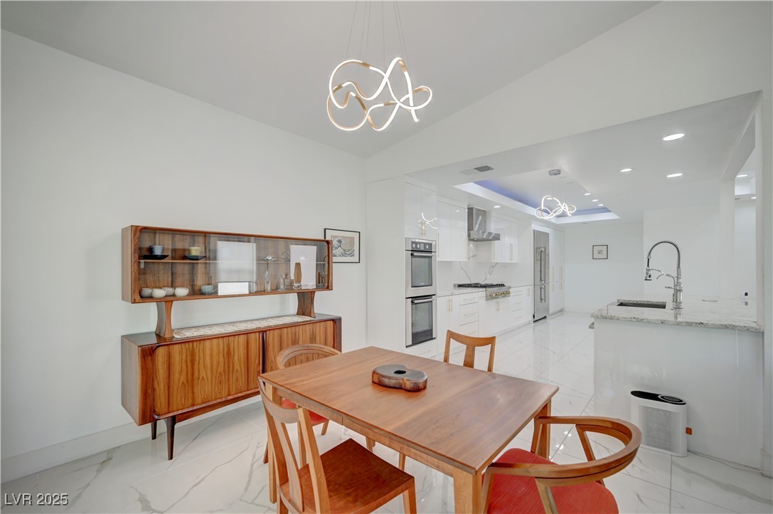 2851 Queens Courtyard Drive Property Photo 15
