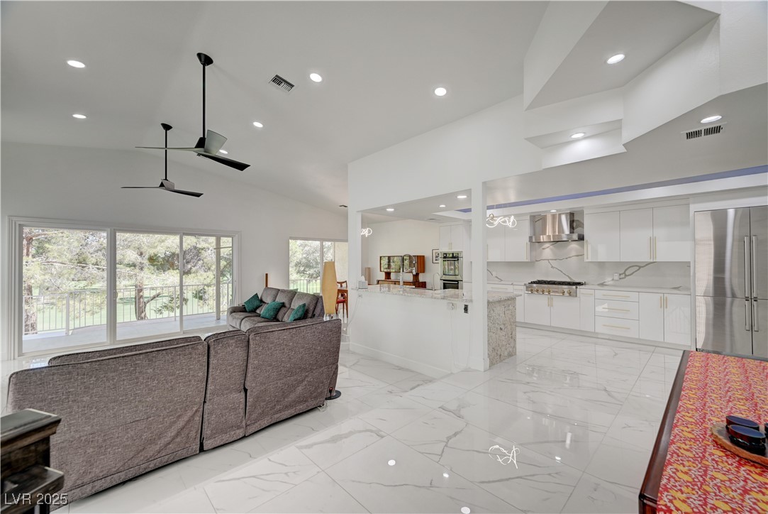 2851 Queens Courtyard Drive Property Photo 22