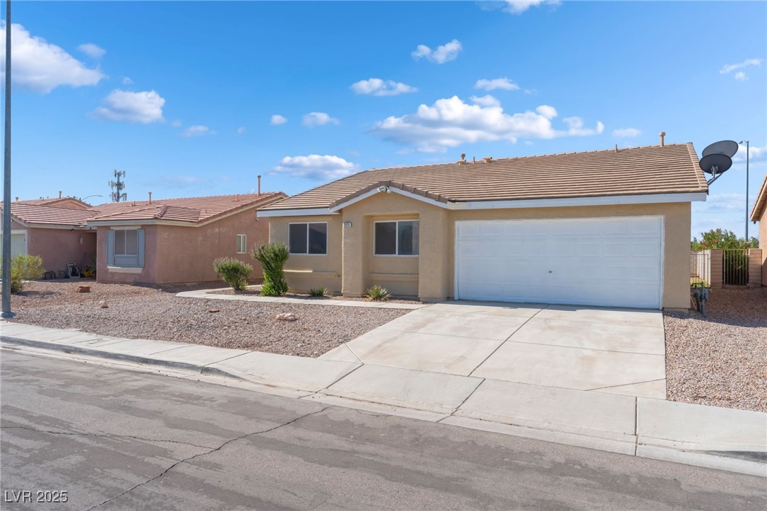 2111 Hollow Oak Avenue Property Photo 4