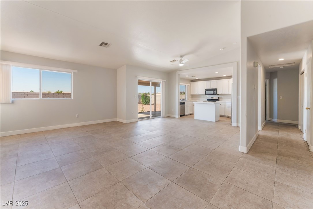 2111 Hollow Oak Avenue Property Photo 7