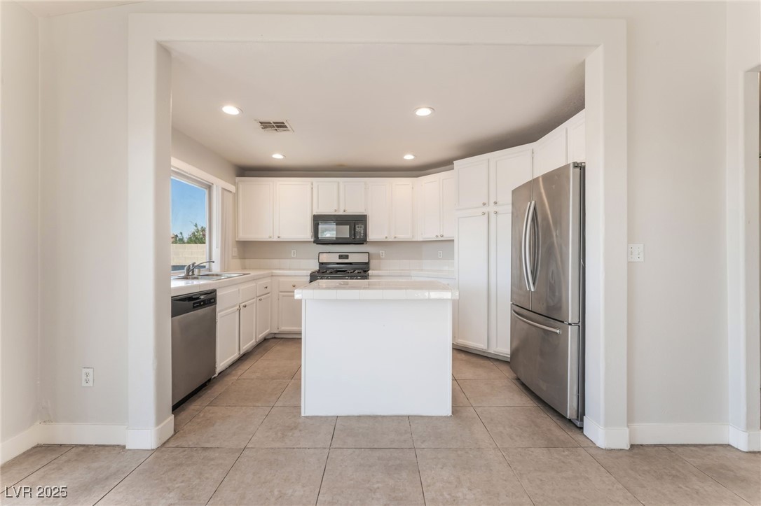 2111 Hollow Oak Avenue Property Photo 12