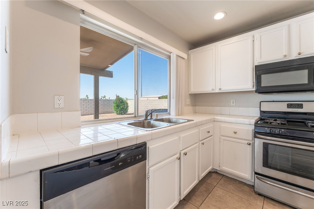 2111 Hollow Oak Avenue Property Photo 13