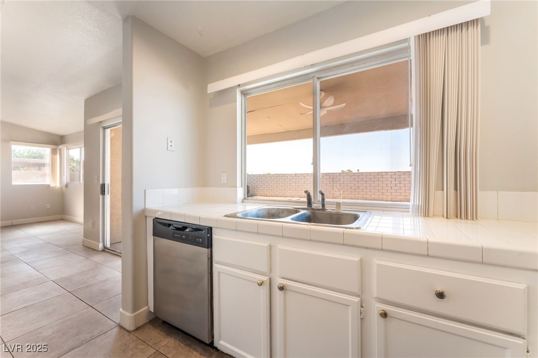 2111 Hollow Oak Avenue Property Photo 16