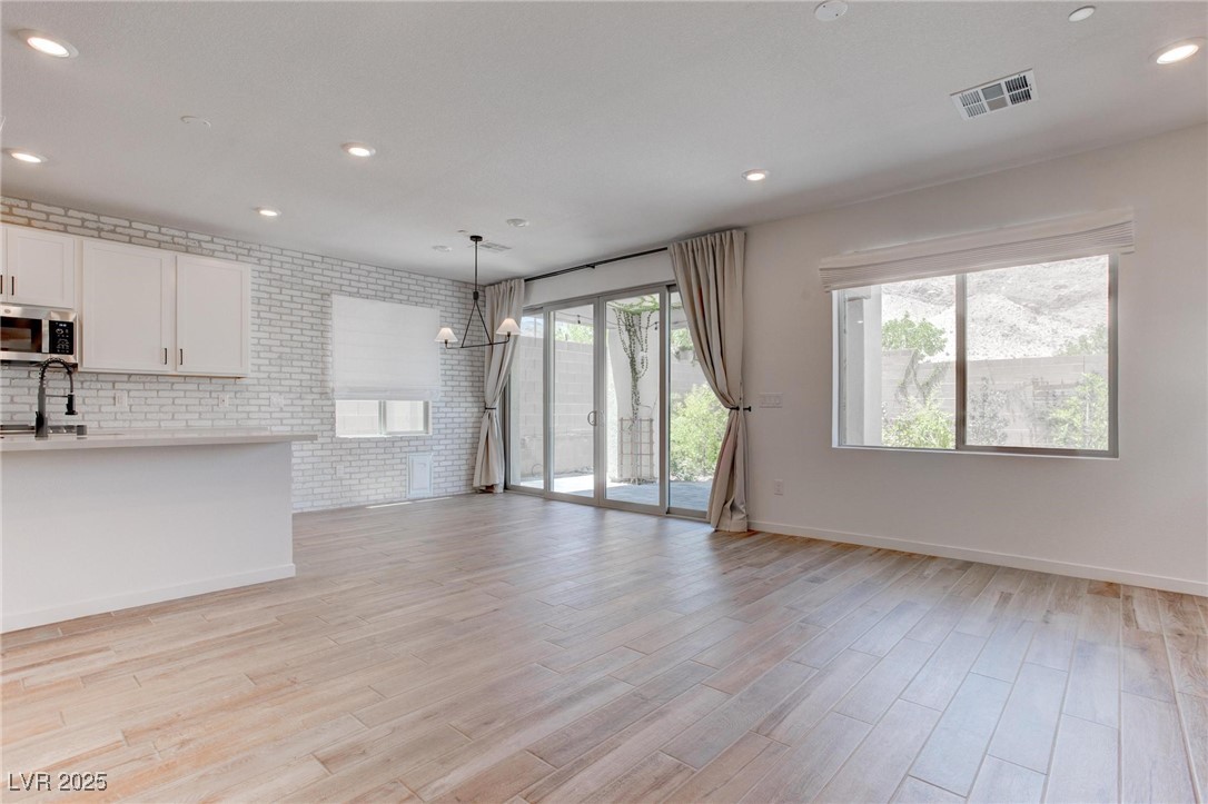 11652 Desert Hollow Avenue Property Photo 3