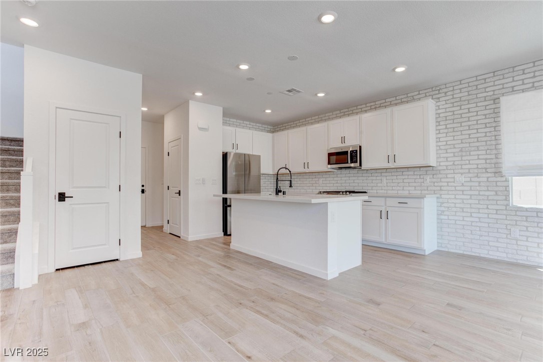 11652 Desert Hollow Avenue Property Photo 4