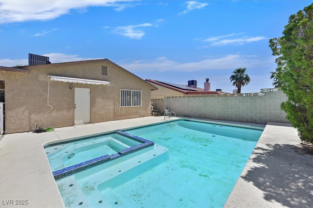 7113 Carrondale Way Property Photo 24