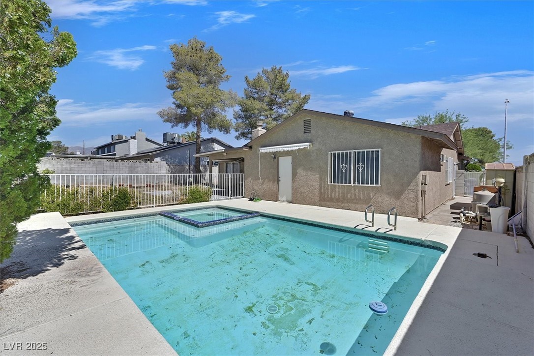 7113 Carrondale Way Property Photo 25