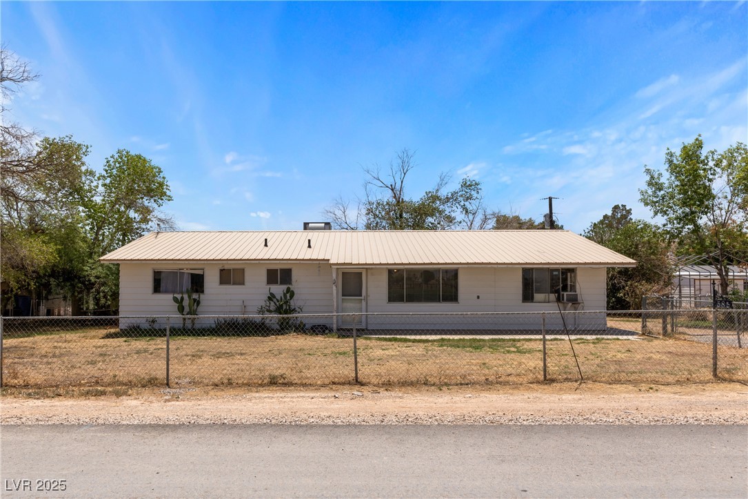 585 West Ingram Avenue Property Photo 1