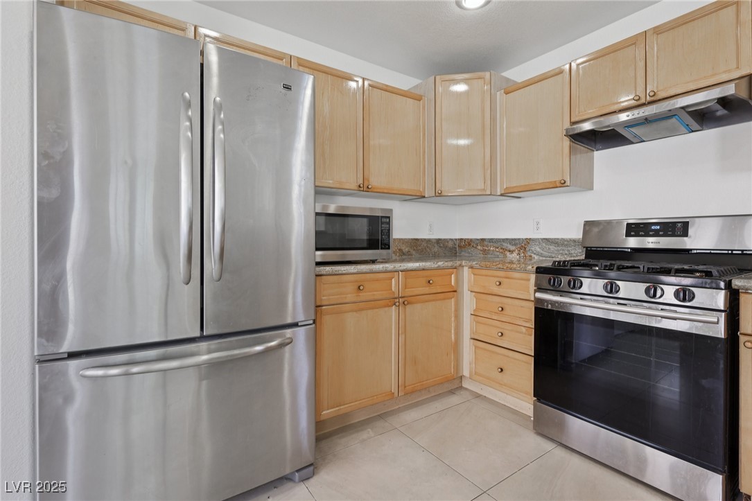 575 Aspen Leaf Street Property Photo 3
