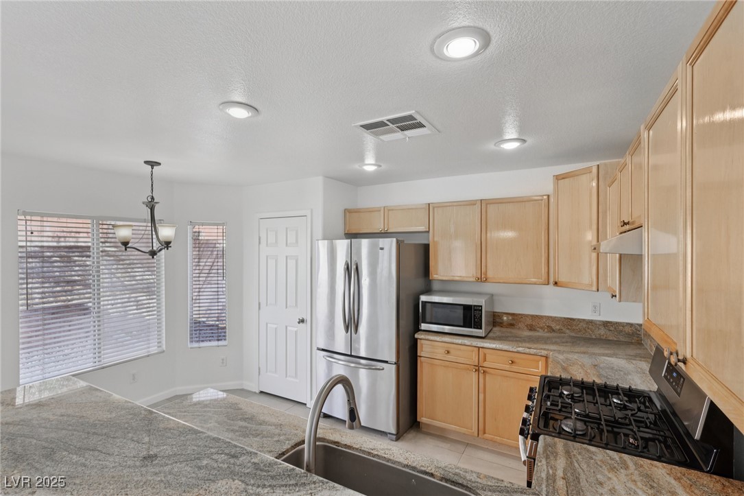 575 Aspen Leaf Street Property Photo 4