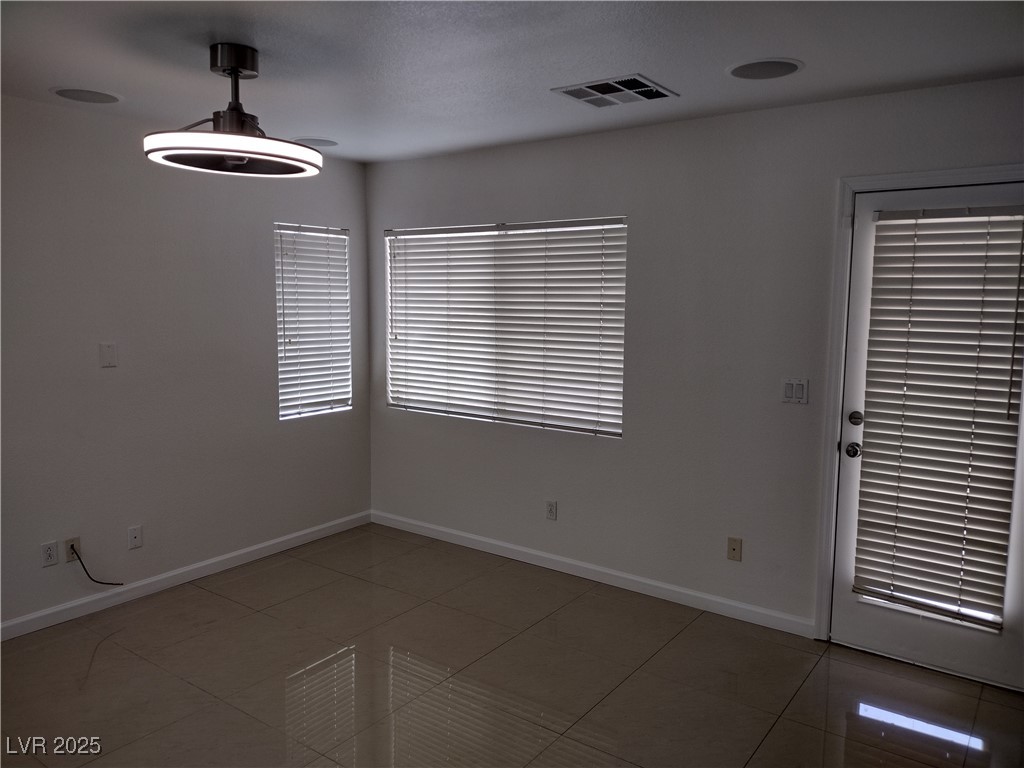 575 Aspen Leaf Street Property Photo 16