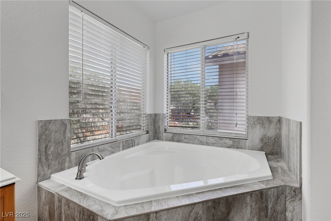 575 Aspen Leaf Street Property Photo 35