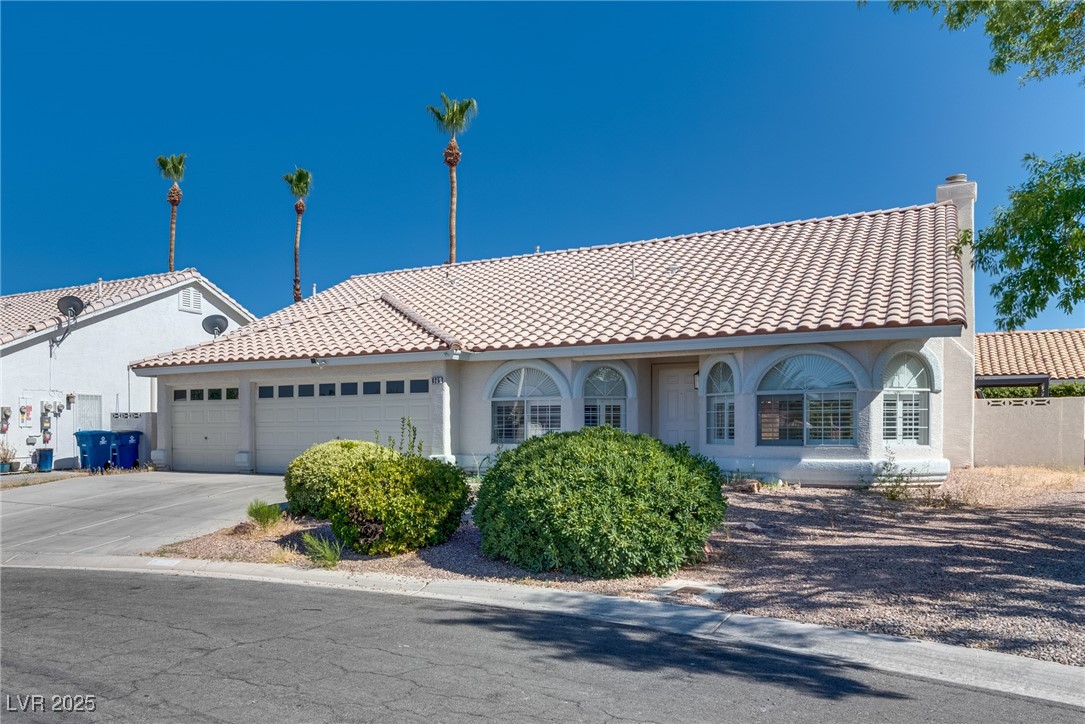 825 Royal Moon Avenue Property Photo 2