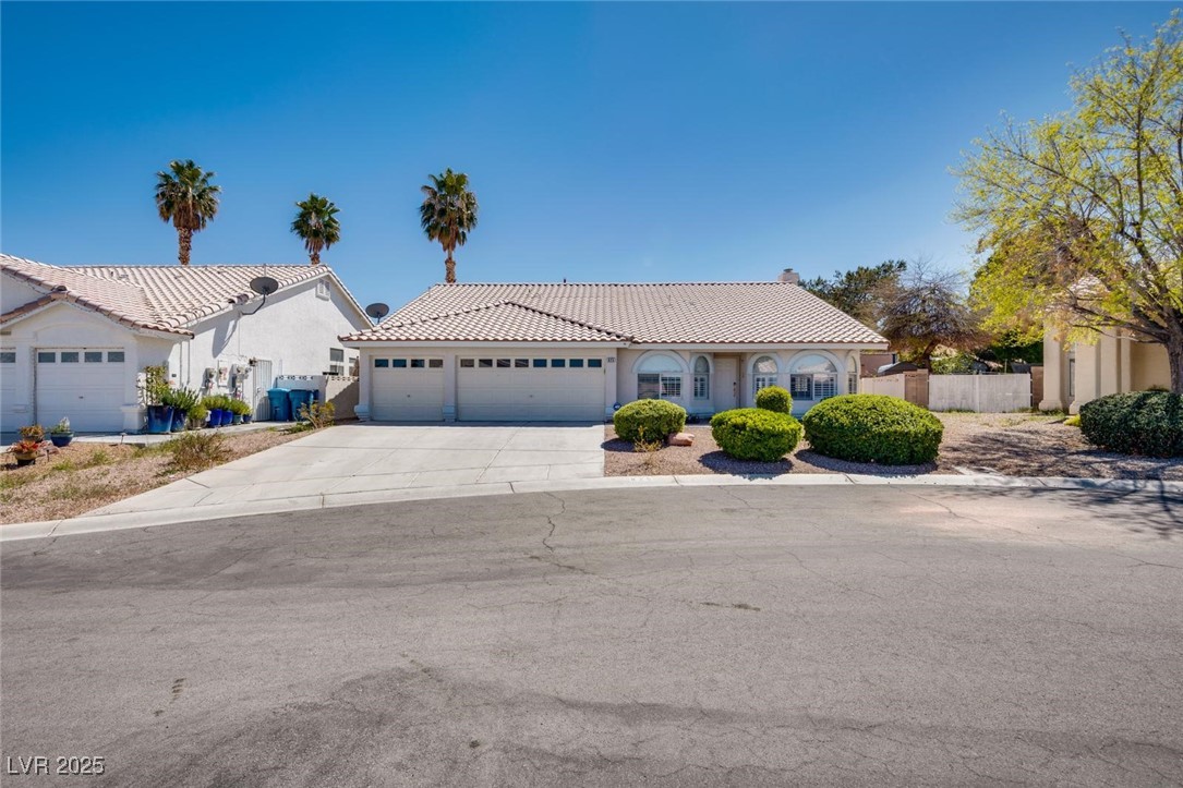 825 Royal Moon Avenue Property Photo 36