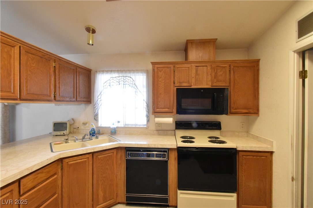 4650 East Twain Avenue Property Photo 13