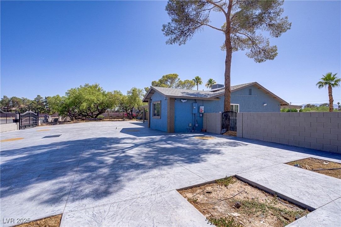 4490 West Warm Springs Road Property Photo 9