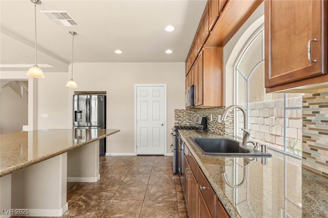 6014 Belvedere Canyon Avenue Property Photo 9