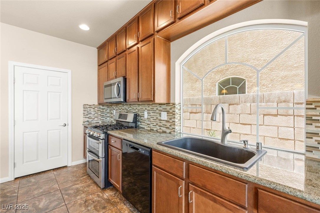 6014 Belvedere Canyon Avenue Property Photo 10