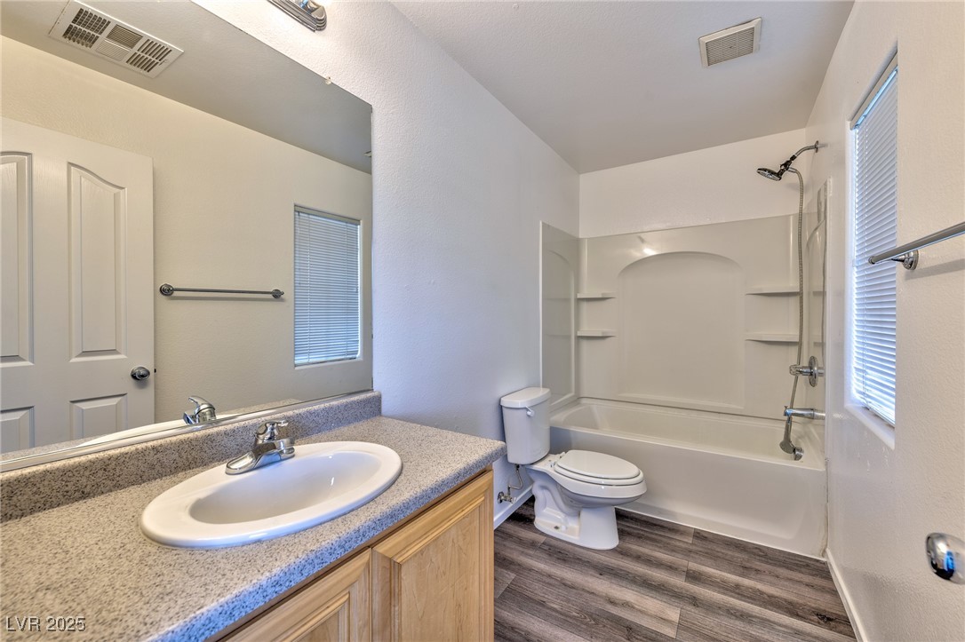 577 Lapford Street Property Photo 8