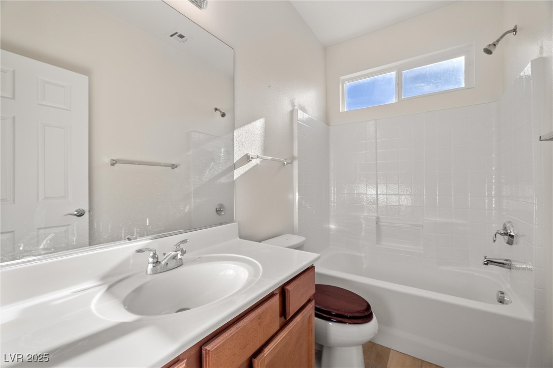 5338 Lignum Avenue Property Photo 5