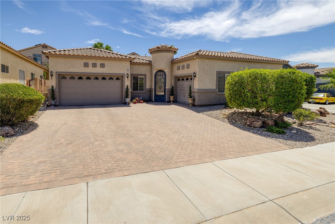 1329 Calle Cantar Property Photo 1