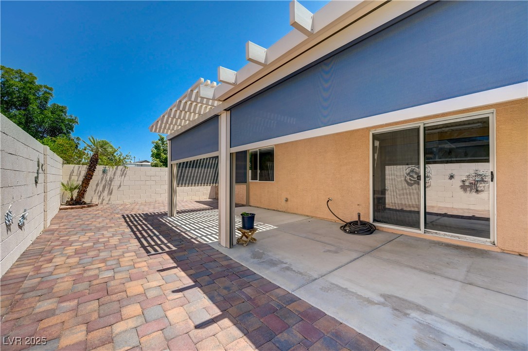 7488 Evening Falls Drive Property Photo 10