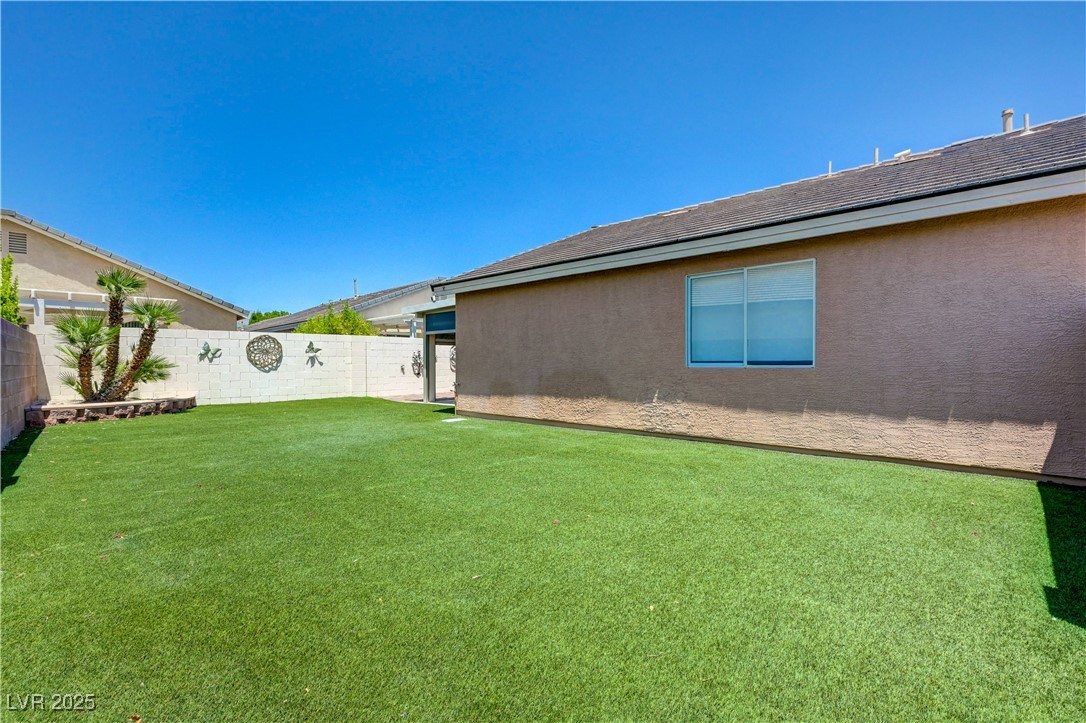 7488 Evening Falls Drive Property Photo 13