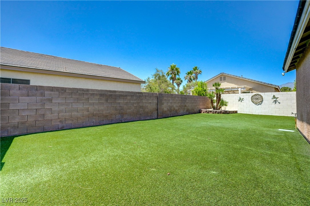 7488 Evening Falls Drive Property Photo 14