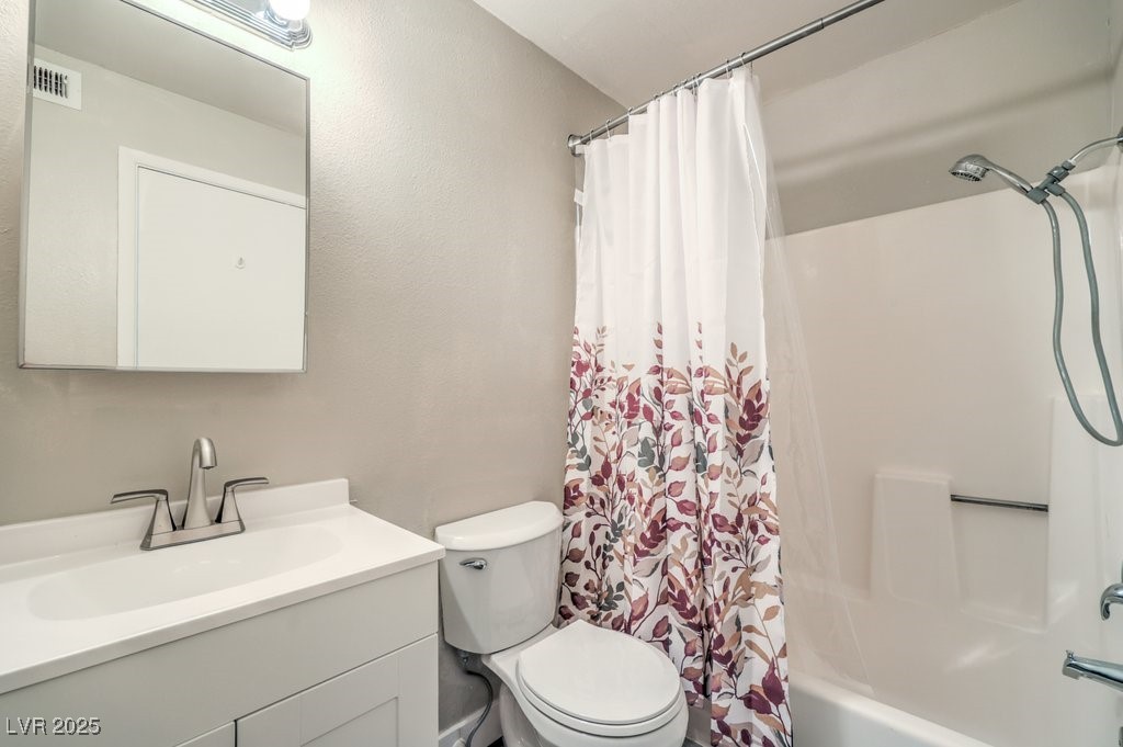 1381 East University Avenue 204 Property Photo 16