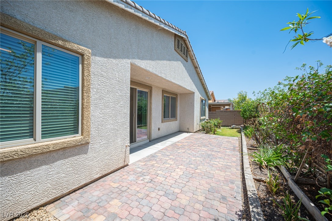 1617 Meadow Bluffs Avenue Property Photo 10