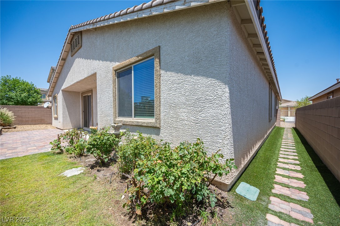 1617 Meadow Bluffs Avenue Property Photo 13