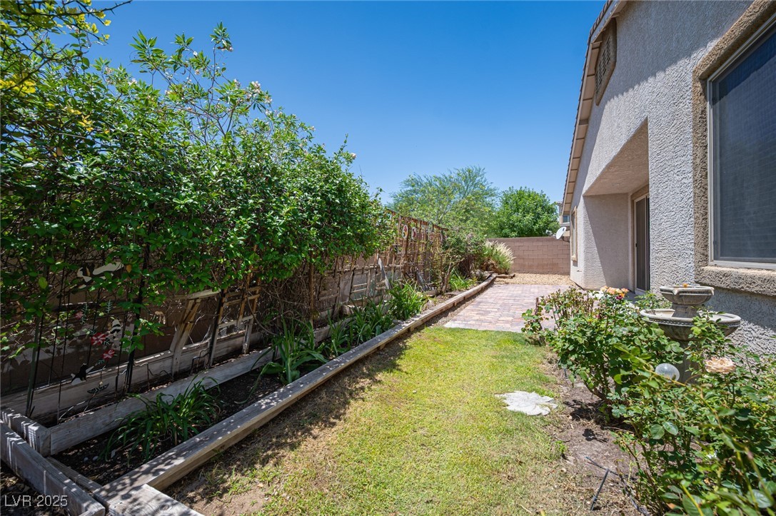 1617 Meadow Bluffs Avenue Property Photo 14