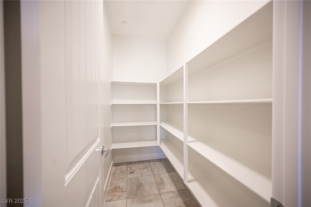 1617 Meadow Bluffs Avenue Property Photo 36