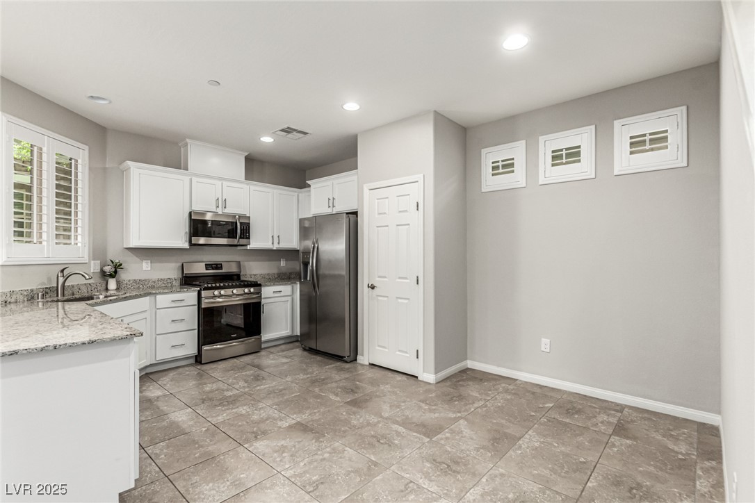 6145 Scarlet Leaf Street Property Photo 7