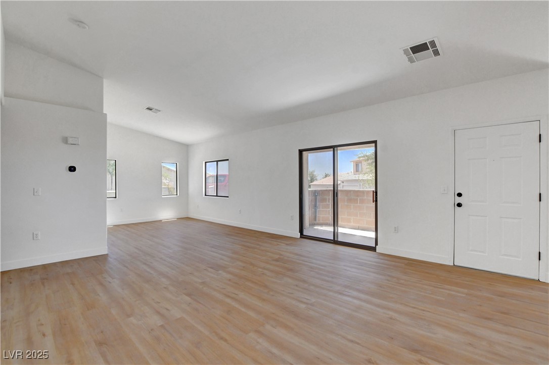 2050 North Los Feliz Street 171 Property Photo 7