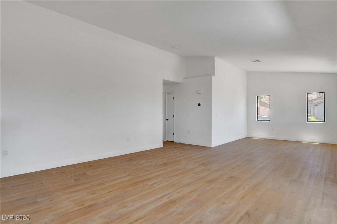 2050 North Los Feliz Street 171 Property Photo 8