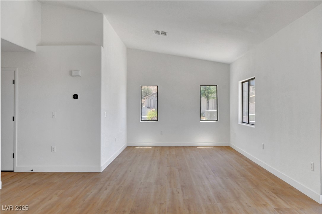 2050 North Los Feliz Street 171 Property Photo 9