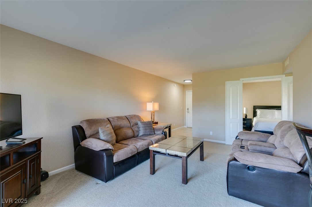 668 Oakmont Avenue 1715 Property Photo 4