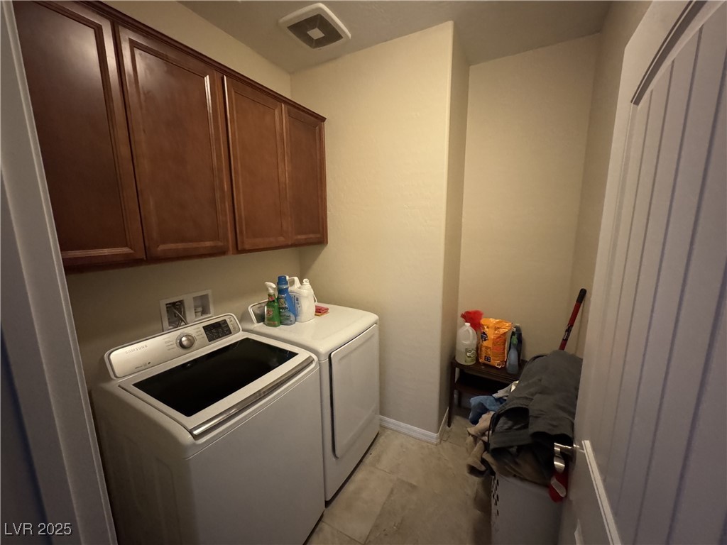 1361 White Water Way Property Photo 8