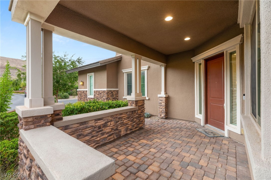 5676 Corona Vista Street Property Photo 4