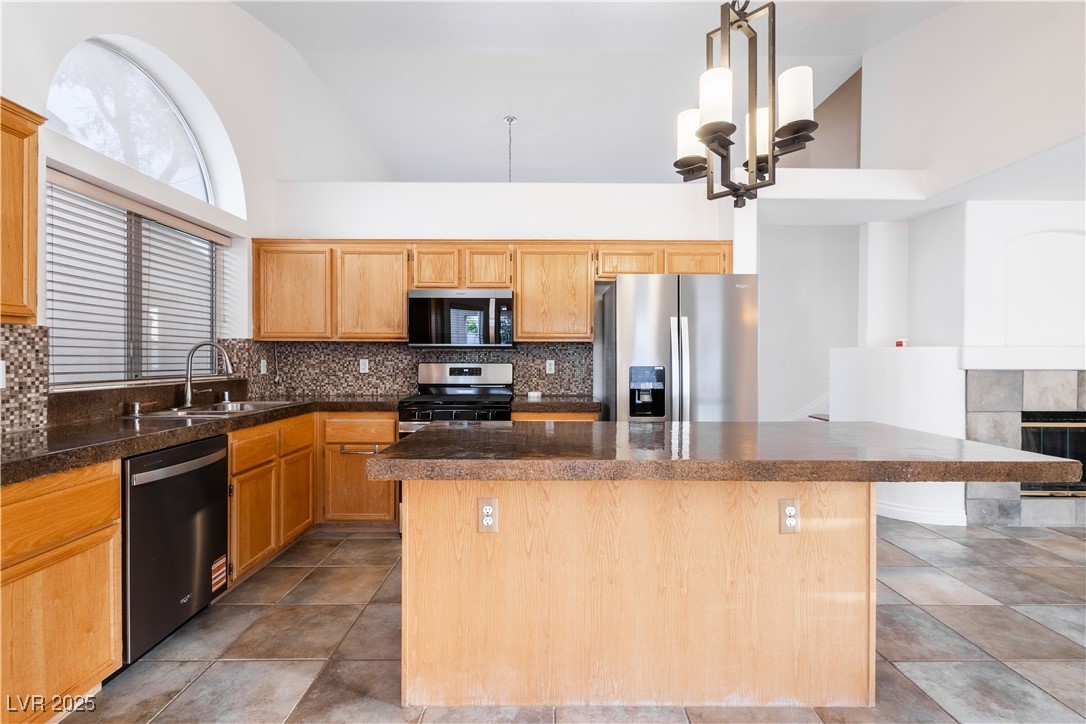 1206 Evening Canyon Avenue Property Photo 4