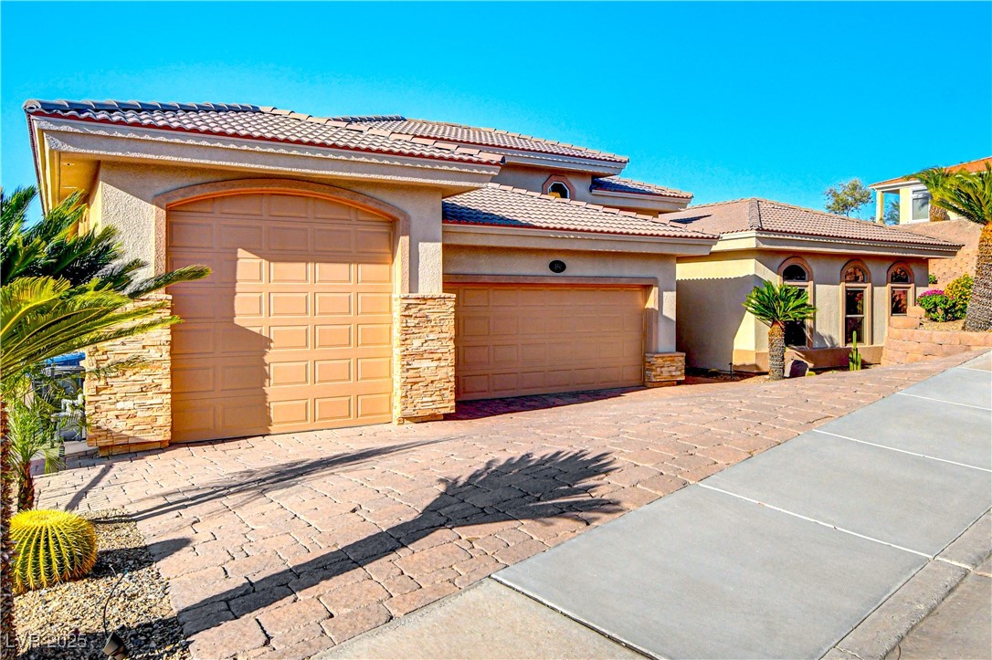 890 Moonstone Drive Property Photo 1