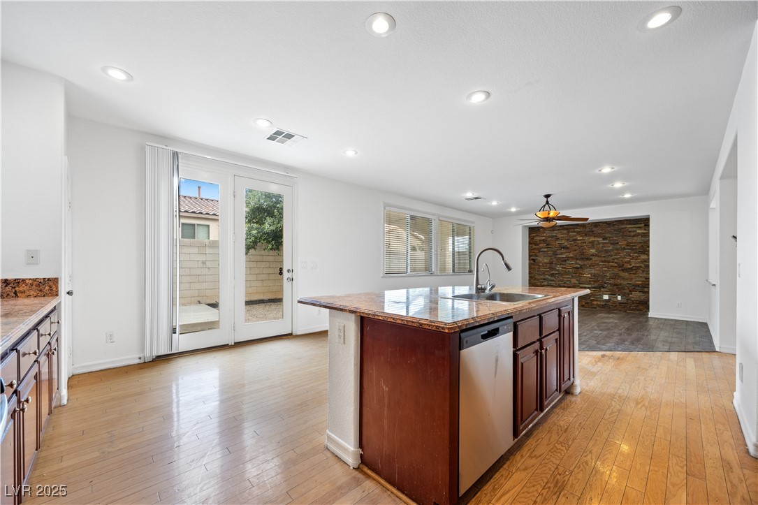 5526 Spruce Hill Court Property Photo 12