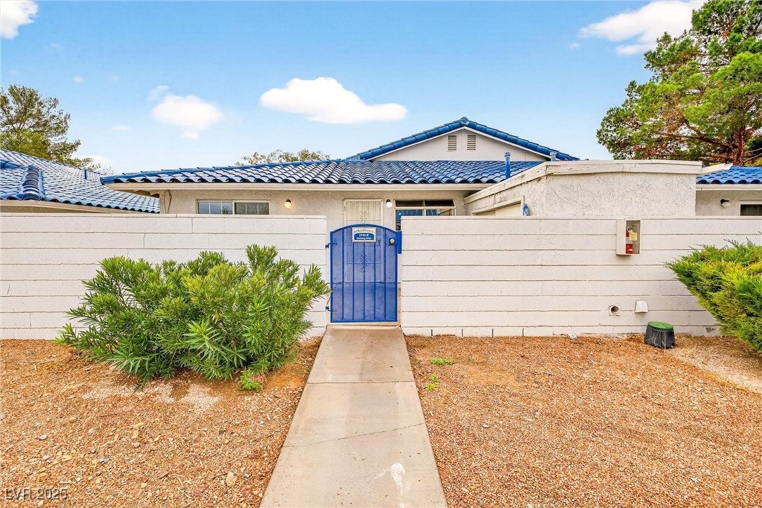 2132 Chertsey Drive B Property Photo 1